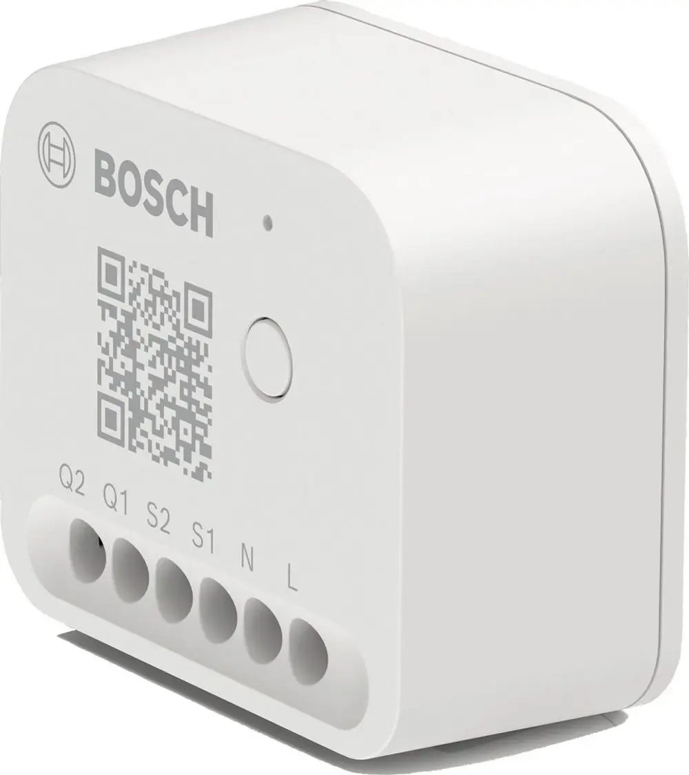 Weißes Bosch-Gerät mit einem QR-Code und Tasten an der Vorderseite. Auf der Rückseite sind mehrere Anschlüsse für elektrische Verbindungen erkennbar.